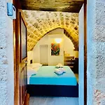Vecchia Casa Kamara *