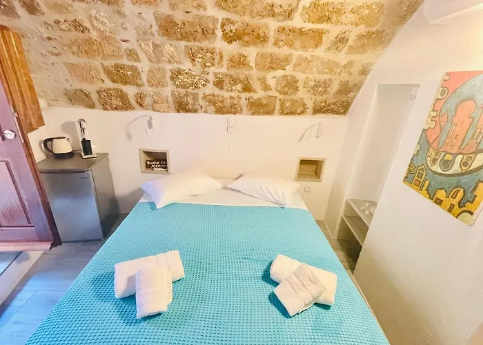 Vecchia Casa Kamara 모넴바시아